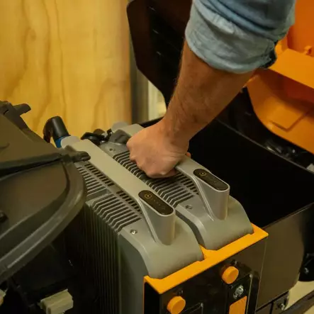 STIGA Tornado 398e Akkukäyttöinen Puutarhatraktori akkupaketilla - Traktorileikkurit - RES398EAKKU - 2